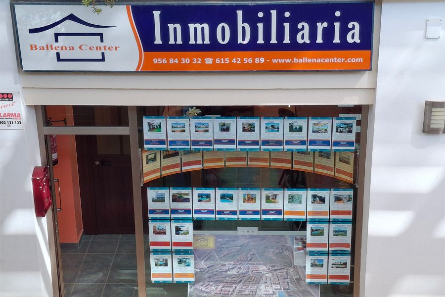 . BALLENA CENTER en Rota